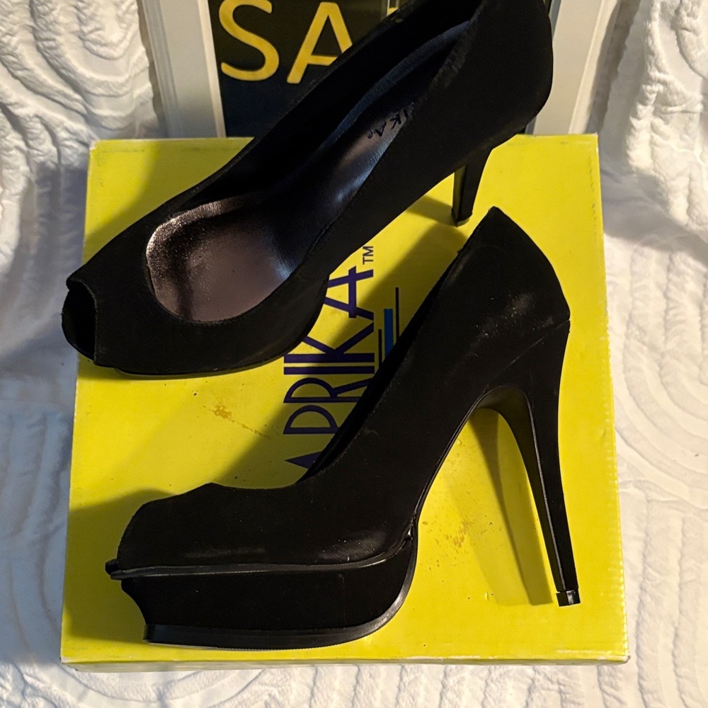 Paprika Elegant Black Peep Toe platform Heels